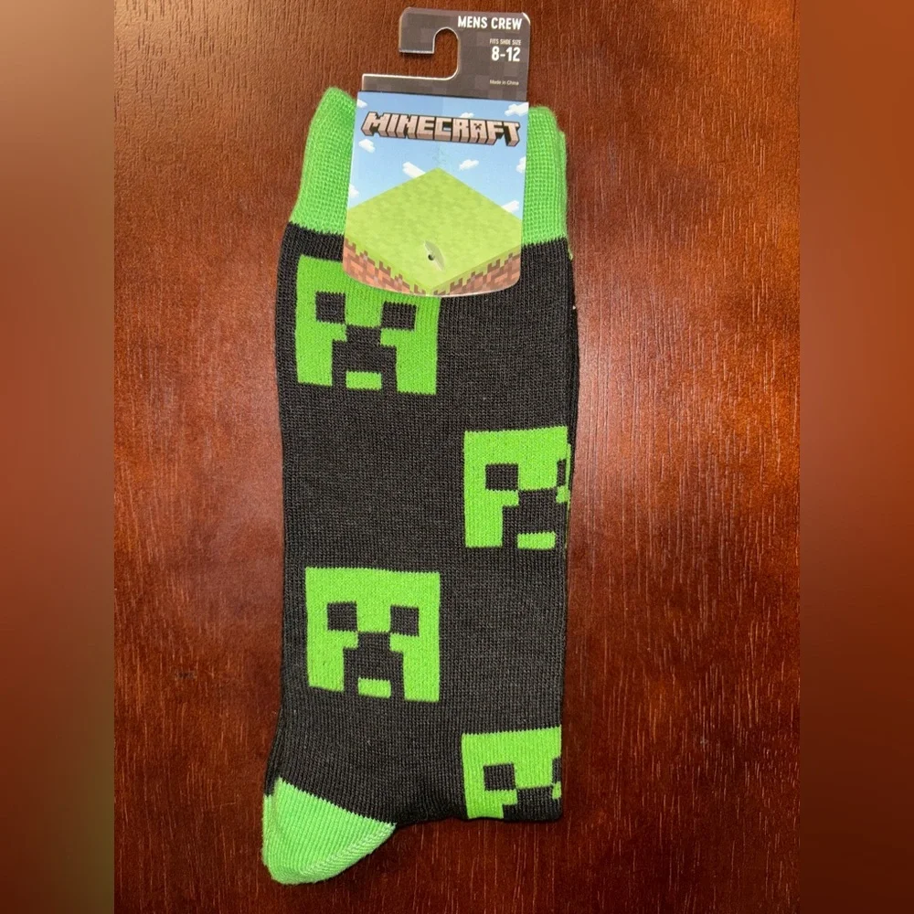 MINECRAFT NOVELTY CREW SOCKS NWT MEN’S SHOE SIZE 8-12